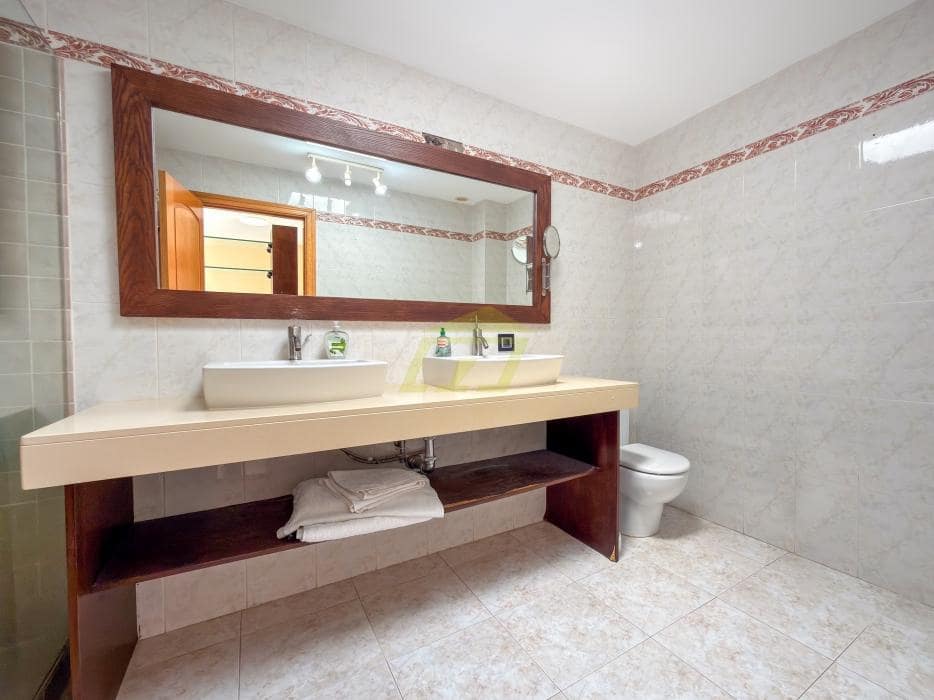 2 bedroom Apartment for sale in Costa Teguise with pool garage - € 310,000 (Ref: 9842051)