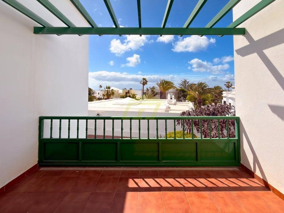 2 bedroom Apartment for sale in Costa Teguise with pool garage - € 310,000 (Ref: 9842051)