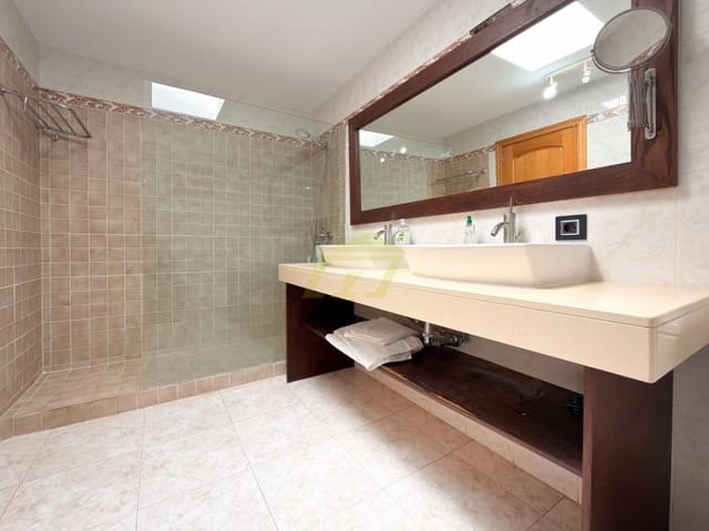 2 quarto Apartamento para venda em Costa Teguise, Teguise com piscina garagem - 310 000 € (Ref: 9842051)