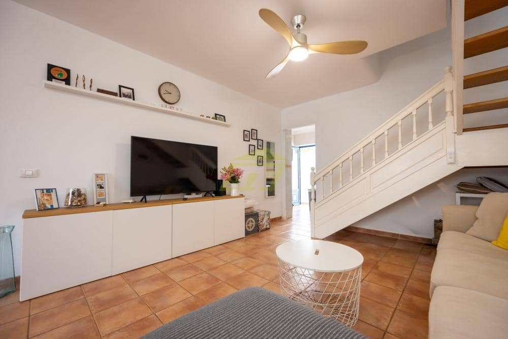 3 quarto Moradia para venda em Puerto Calero com piscina - 420 000 € (Ref: 9844794)