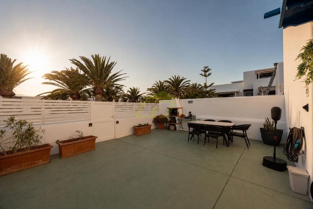 3 quarto Moradia para venda em Puerto Calero com piscina - 420 000 € (Ref: 9844794)