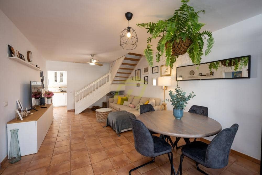 3 quarto Moradia para venda em Puerto Calero com piscina - 420 000 € (Ref: 9844794)