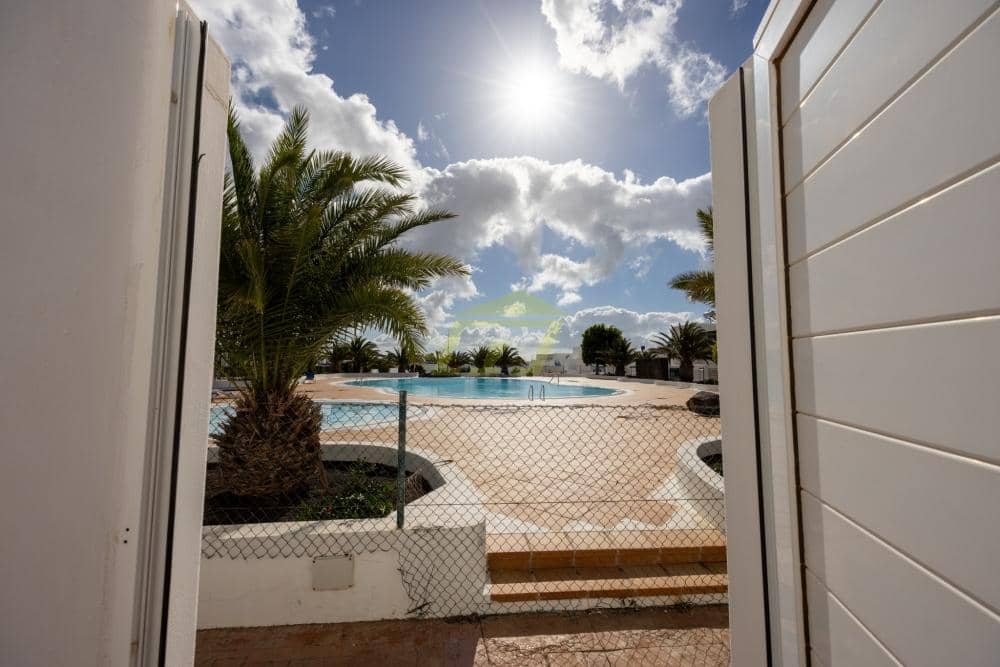 3 quarto Moradia para venda em Puerto Calero com piscina - 420 000 € (Ref: 9844794)
