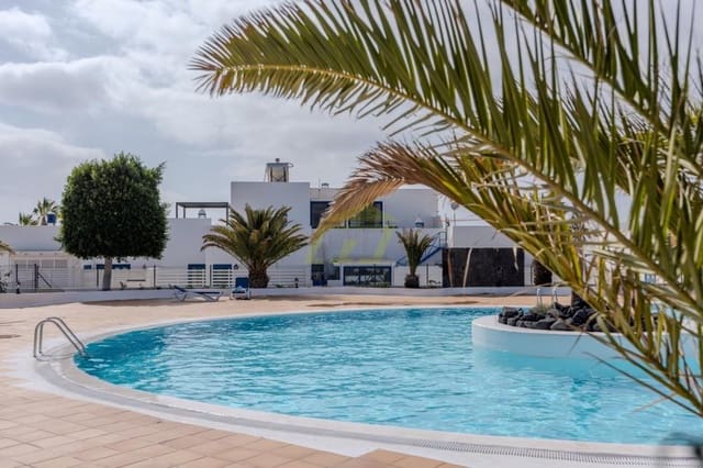 3 quarto Moradia para venda em Puerto Calero, Yaiza com piscina - 420 000 € (Ref: 9844794)