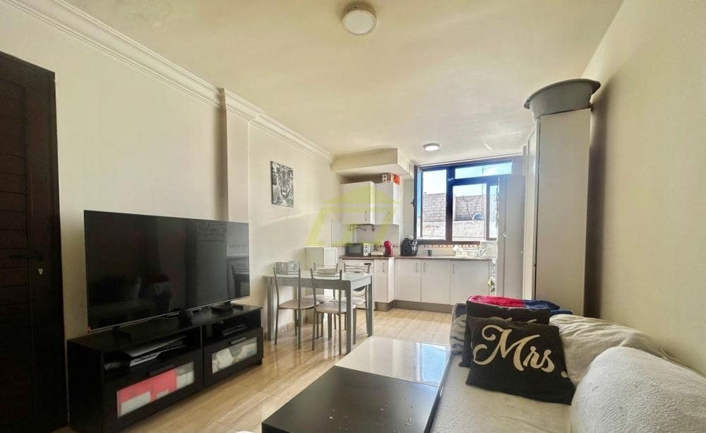 2 bedroom Apartment for sale in Arrecife - € 150,000 (Ref: 9844796)