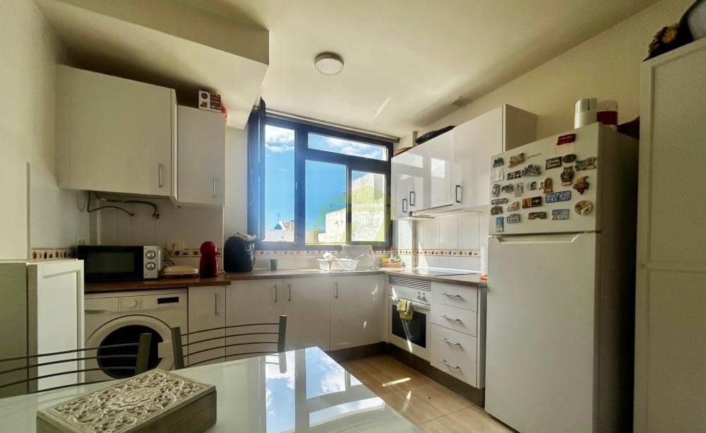 2 bedroom Apartment for sale in Arrecife - € 150,000 (Ref: 9844796)