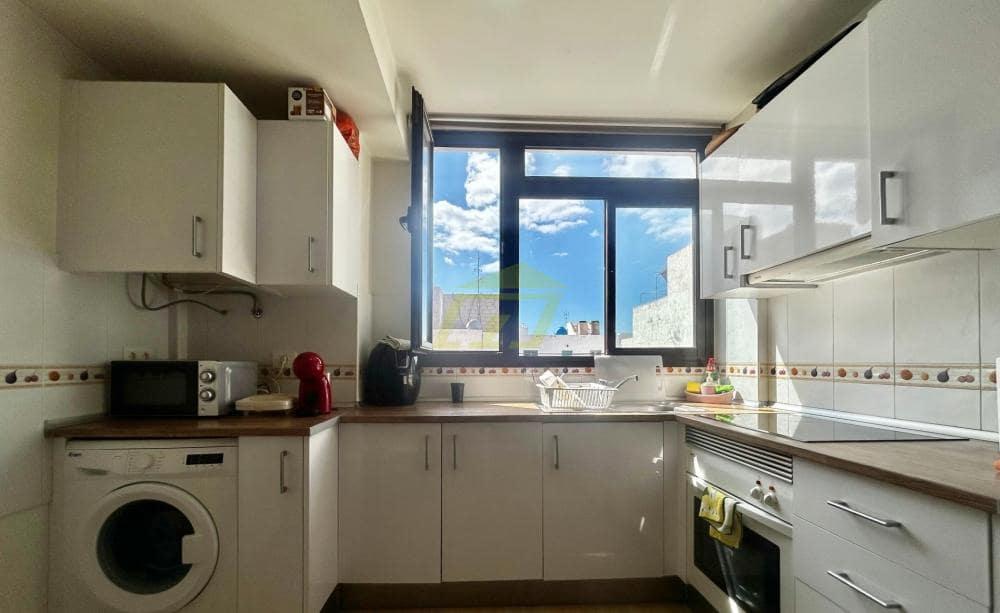 2 bedroom Apartment for sale in Arrecife - € 150,000 (Ref: 9844796)