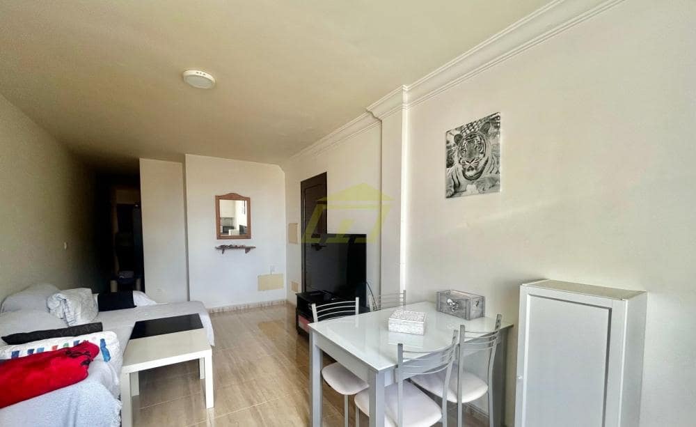 2 bedroom Apartment for sale in Arrecife - € 150,000 (Ref: 9844796)