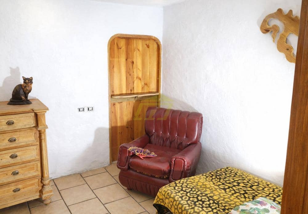 5 bedroom Villa for sale in Haria - € 249,000 (Ref: 9850865)