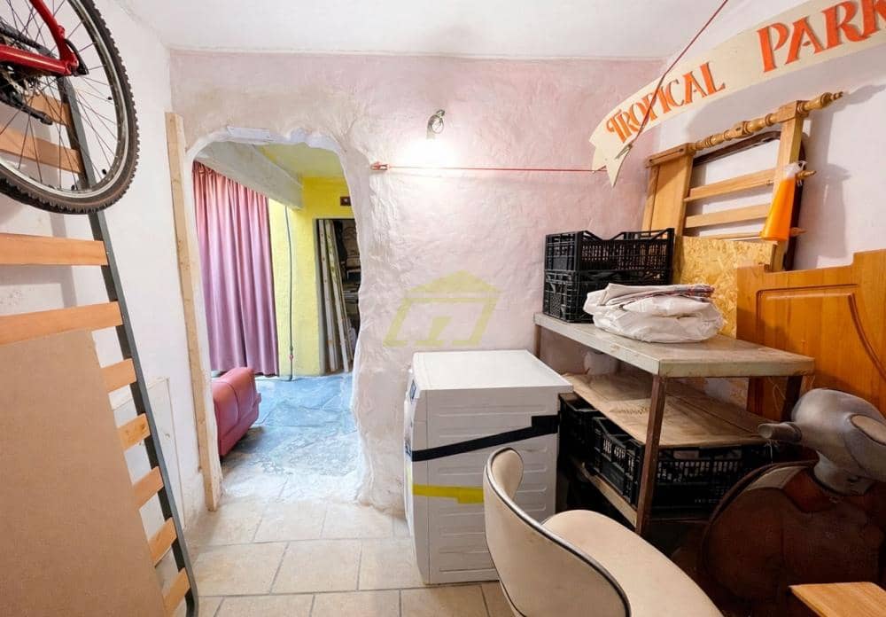5 bedroom Villa for sale in Haria - € 249,000 (Ref: 9850865)