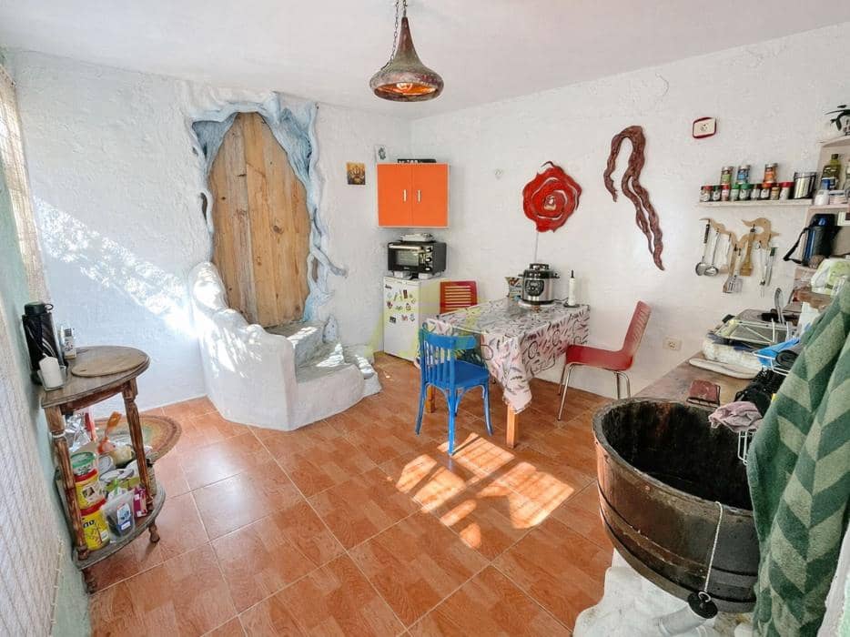 5 bedroom Villa for sale in Haria - € 249,000 (Ref: 9850865)