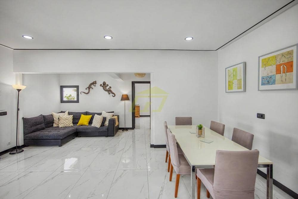 3 bedroom Villa for sale in Playa Blanca with pool - € 570,000 (Ref: 9861474)