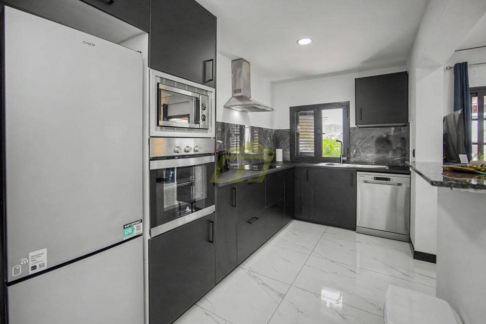 3 bedroom Villa for sale in Playa Blanca with pool - € 570,000 (Ref: 9861474)