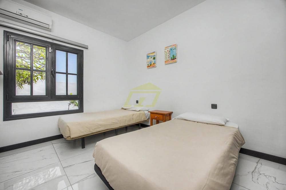 3 bedroom Villa for sale in Playa Blanca with pool - € 570,000 (Ref: 9861474)