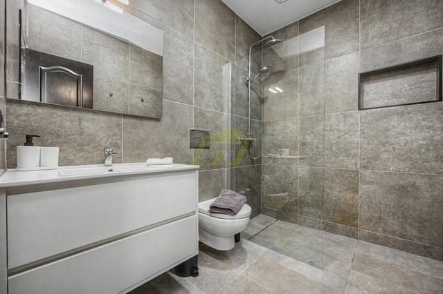 3 slaapkamer Villa te koop in Playa Blanca, Yaiza met zwembad - € 570.000 (Ref: 9861474)