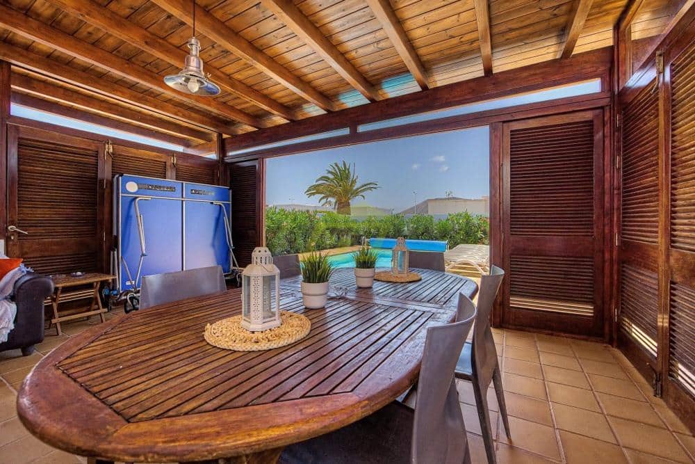 3 bedroom Villa for sale in Playa Blanca with pool - € 570,000 (Ref: 9861474)