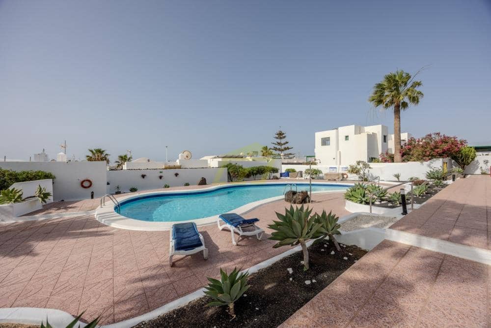 2 bedroom Apartment for sale in Puerto del Carmen with pool - € 310,000 (Ref: 9866386)