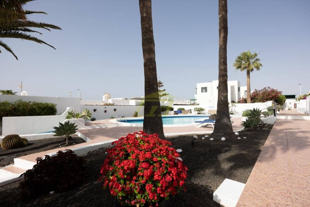 2 bedroom Apartment for sale in Puerto del Carmen with pool - € 310,000 (Ref: 9866386)