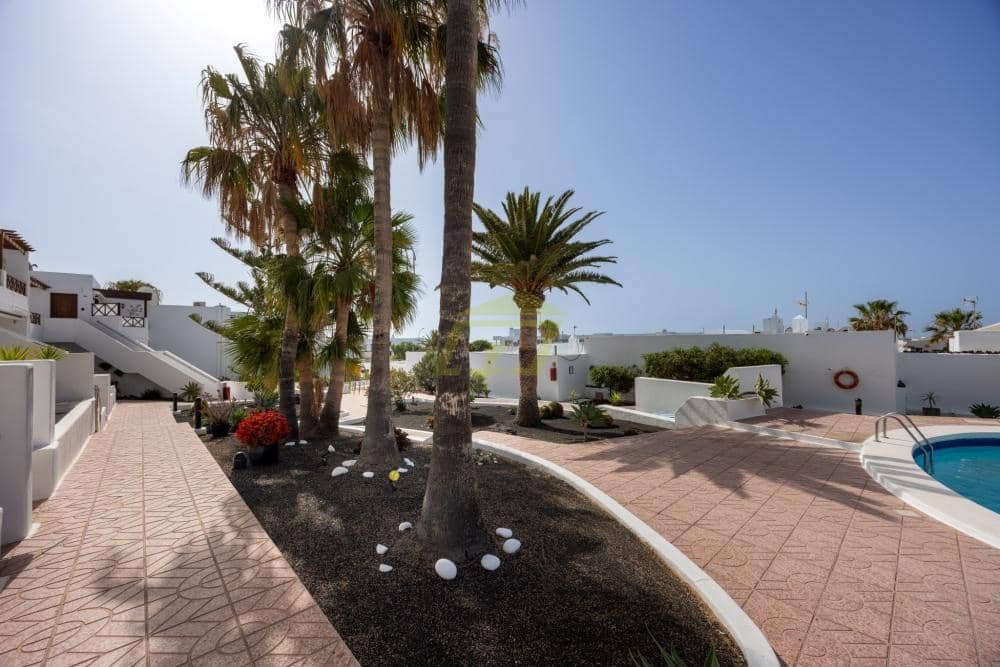 2 bedroom Apartment for sale in Puerto del Carmen with pool - € 310,000 (Ref: 9866386)