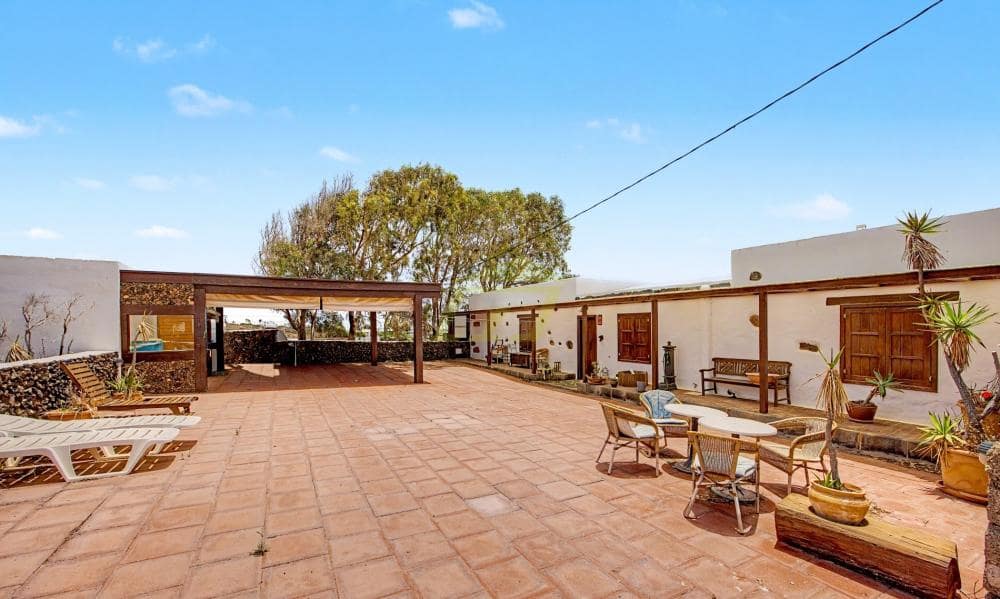 3 slaapkamer Villa te koop in Macher - € 1.350.000 (Ref: 9868147)