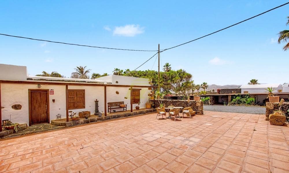 3 slaapkamer Villa te koop in Macher - € 1.350.000 (Ref: 9868147)