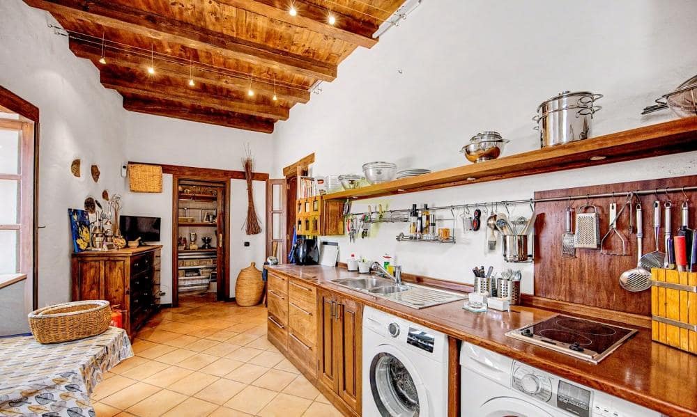 3 slaapkamer Villa te koop in Macher - € 1.350.000 (Ref: 9868147)