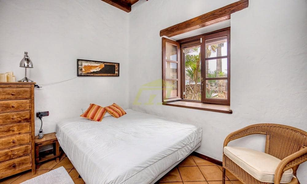 3 slaapkamer Villa te koop in Macher - € 1.350.000 (Ref: 9868147)