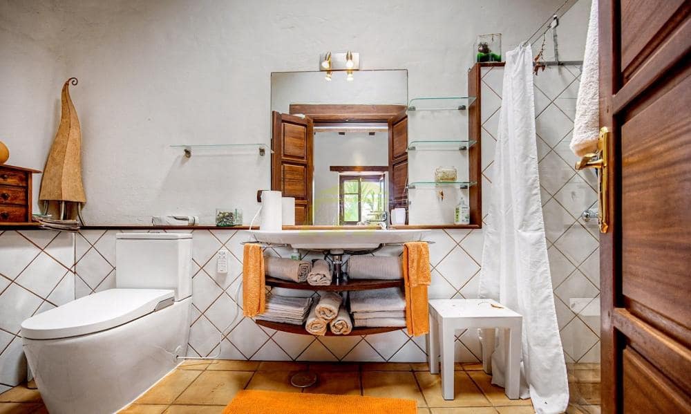 3 slaapkamer Villa te koop in Macher - € 1.350.000 (Ref: 9868147)