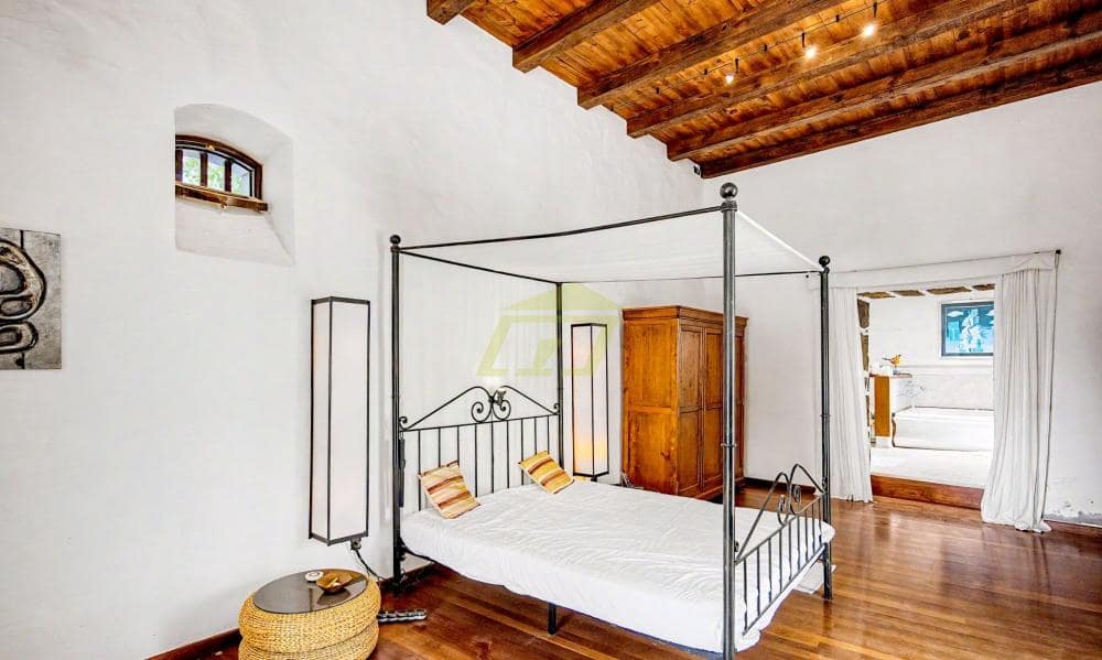 3 slaapkamer Villa te koop in Macher - € 1.350.000 (Ref: 9868147)