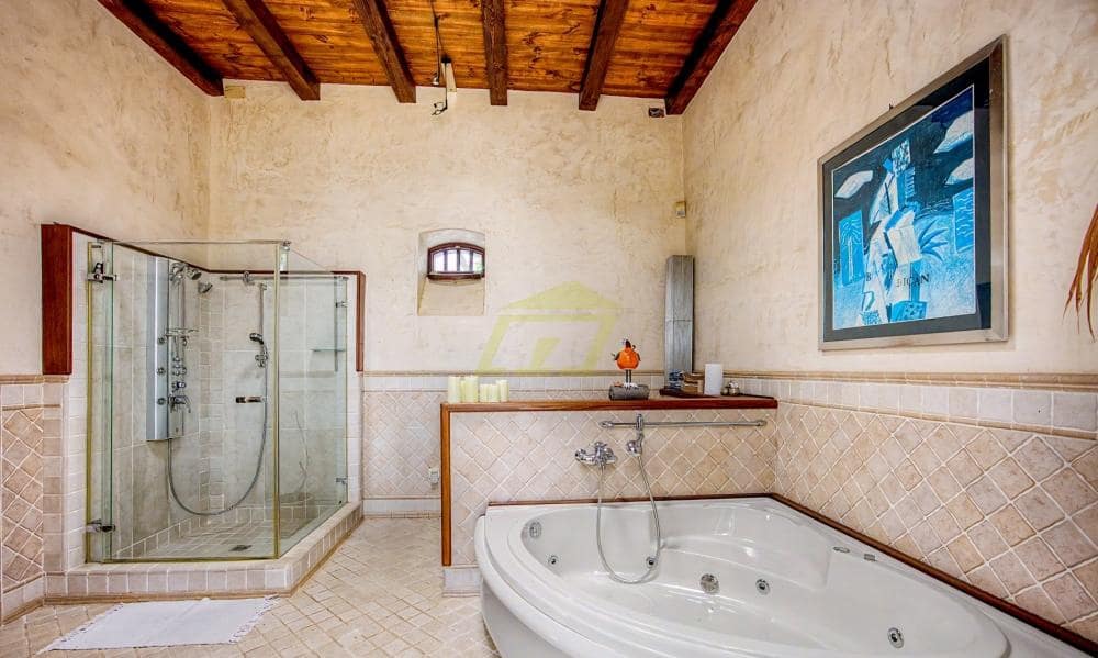 3 slaapkamer Villa te koop in Macher - € 1.350.000 (Ref: 9868147)