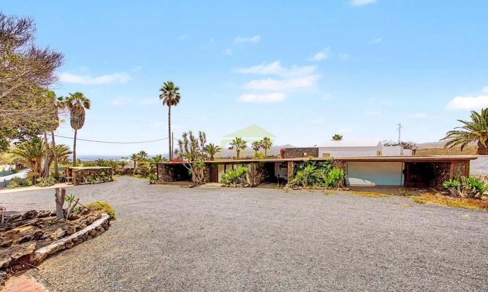 3 slaapkamer Villa te koop in Macher - € 1.350.000 (Ref: 9868147)