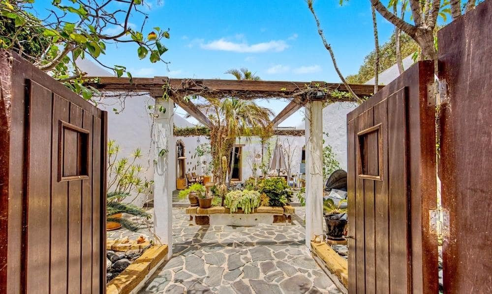 3 slaapkamer Villa te koop in Macher - € 1.350.000 (Ref: 9868147)