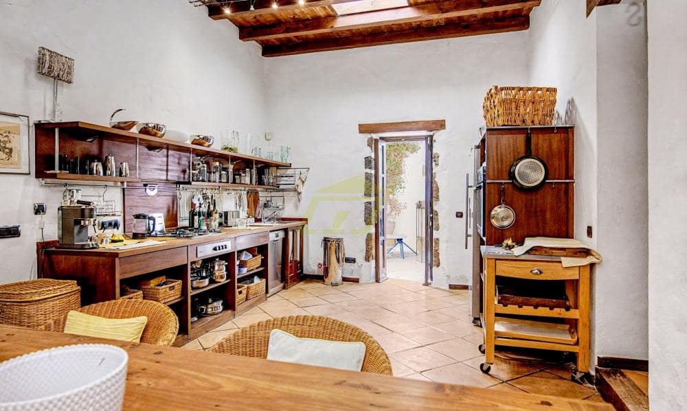 3 slaapkamer Villa te koop in Macher - € 1.350.000 (Ref: 9868147)