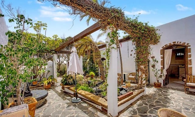 3 slaapkamer Villa te koop in Macher, Tías - € 1.350.000 (Ref: 9868147)