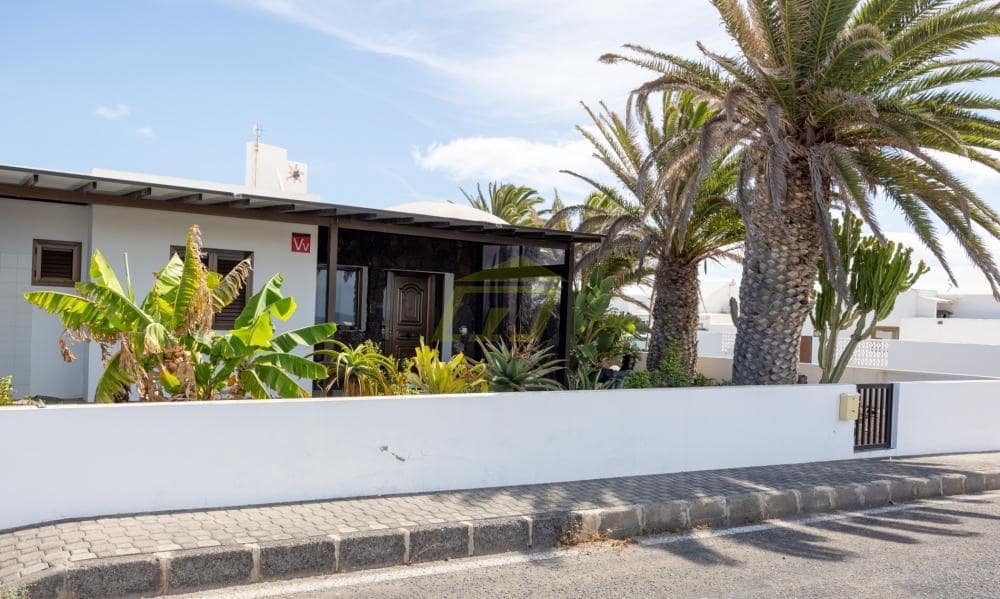 3 soveværelse Villa til salg i Charco del Palo med garage - € 430.000 (Ref: 9868148)