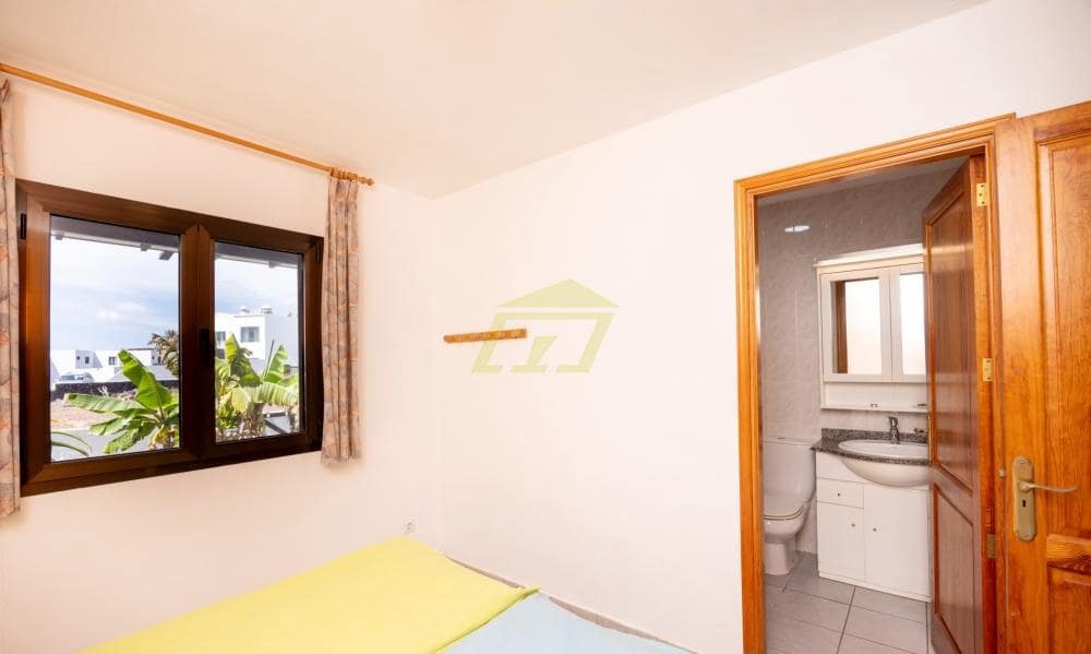 3 soveværelse Villa til salg i Charco del Palo med garage - € 430.000 (Ref: 9868148)