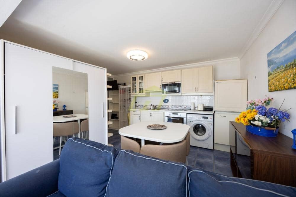 Studio na sprzedaż w Puerto del Carmen z basenem - 210 000 € (Ref: 9872902)