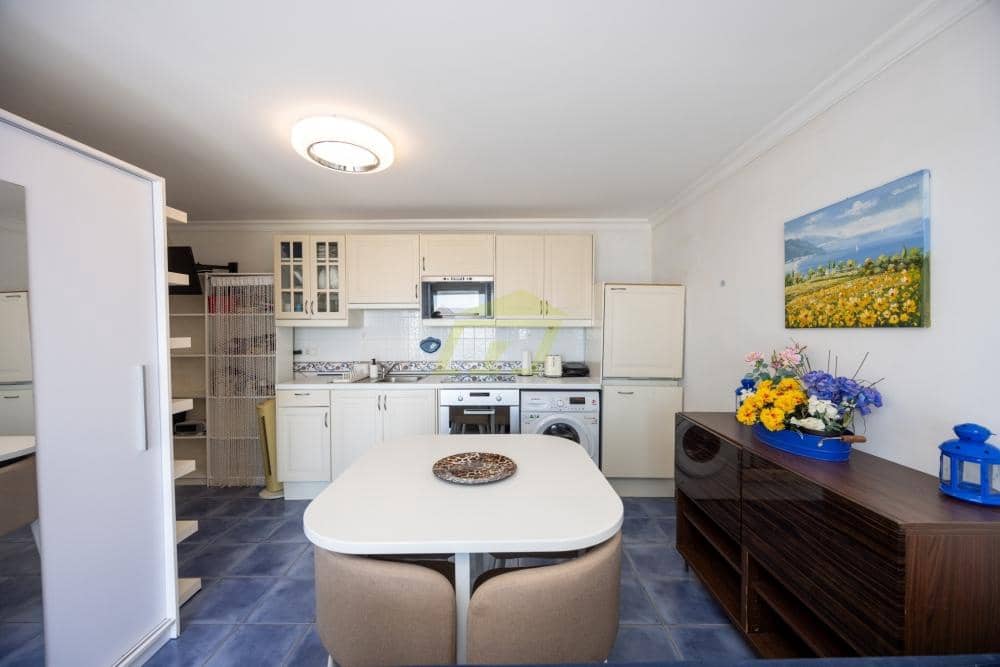 Studio na sprzedaż w Puerto del Carmen z basenem - 210 000 € (Ref: 9872902)
