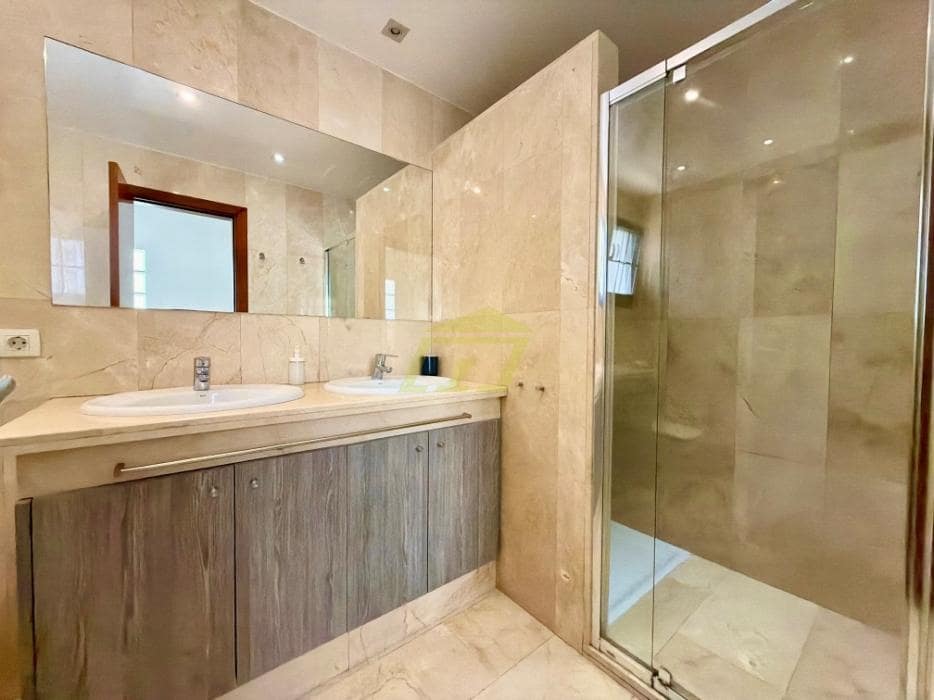 2 sypialnia Willa na sprzedaż w Playa Blanca z basenem garażem - 420 000 € (Ref: 9872903)
