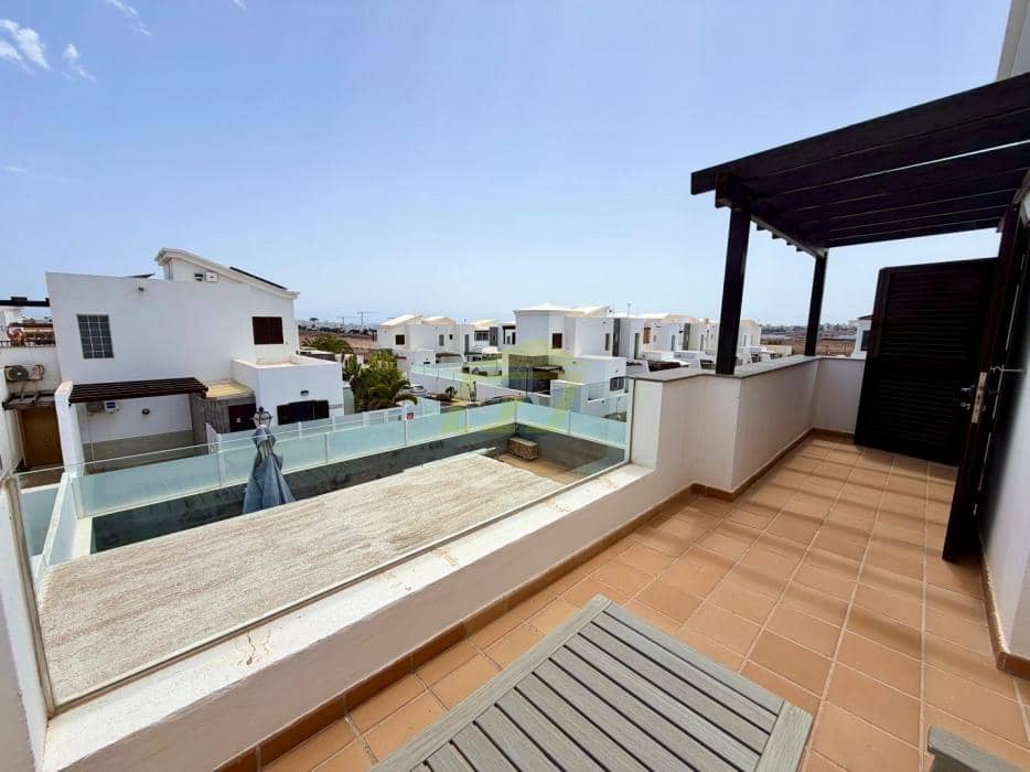 2 sypialnia Willa na sprzedaż w Playa Blanca z basenem garażem - 420 000 € (Ref: 9872903)