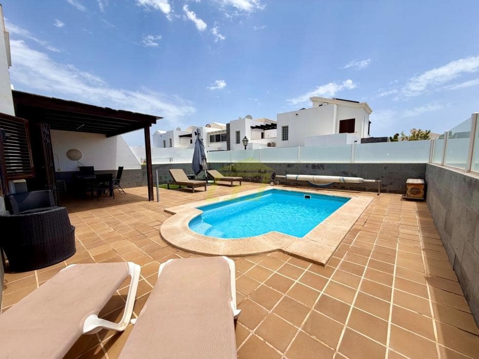 2 sypialnia Willa na sprzedaż w Playa Blanca z basenem garażem - 420 000 € (Ref: 9872903)
