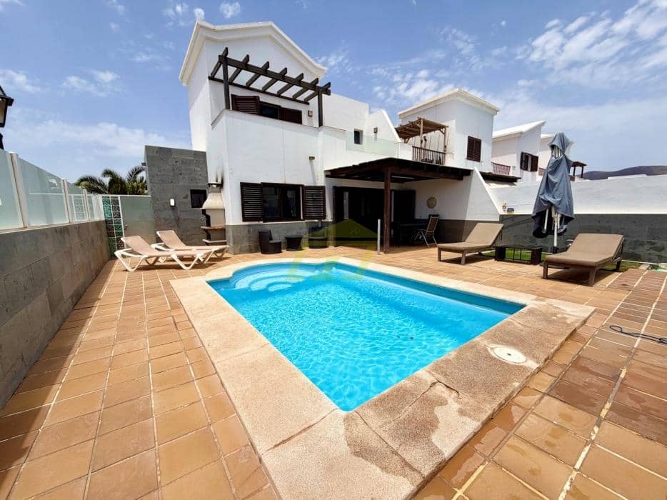 2 sypialnia Willa na sprzedaż w Playa Blanca z basenem garażem - 420 000 € (Ref: 9872903)