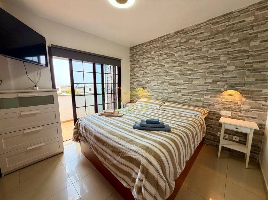 2 sypialnia Willa na sprzedaż w Playa Blanca z basenem garażem - 420 000 € (Ref: 9872903)