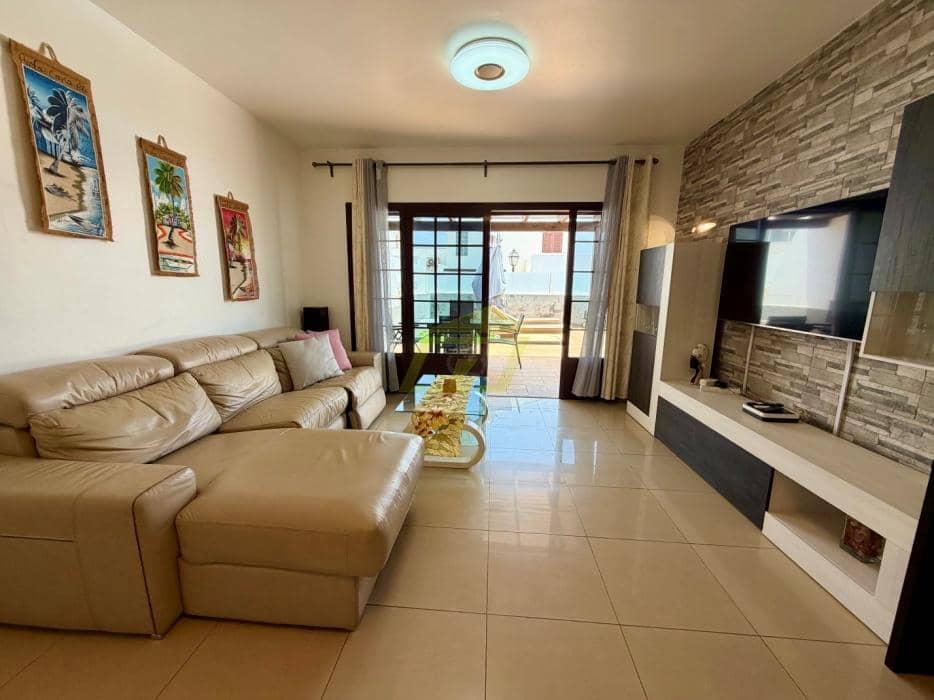 2 sypialnia Willa na sprzedaż w Playa Blanca z basenem garażem - 420 000 € (Ref: 9872903)