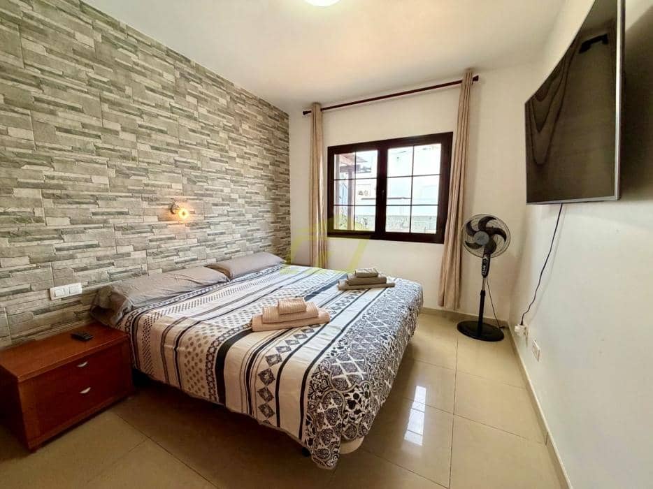 2 sypialnia Willa na sprzedaż w Playa Blanca z basenem garażem - 420 000 € (Ref: 9872903)