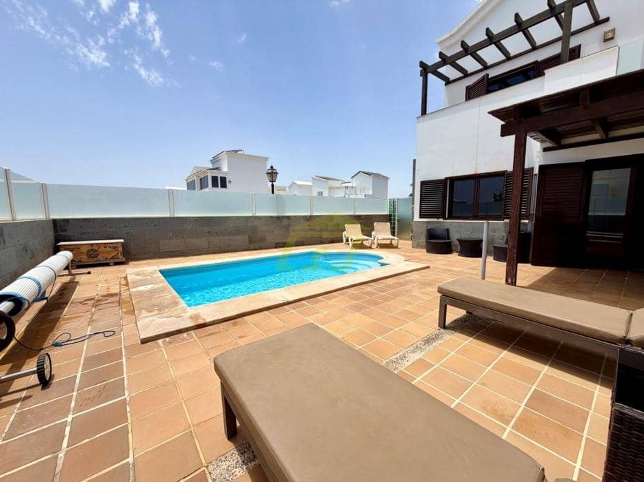 2 sypialnia Willa na sprzedaż w Playa Blanca z basenem garażem - 420 000 € (Ref: 9872903)