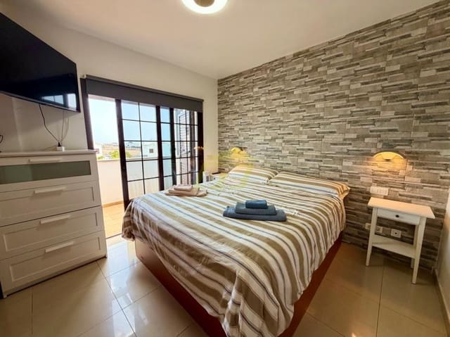 2 sypialnia Willa na sprzedaż w Playa Blanca, Yaiza z basenem garażem - 420 000 € (Ref: 9872903)