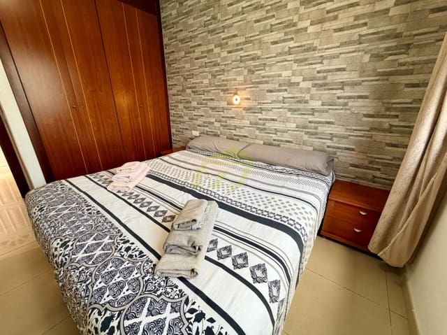 2 sypialnia Willa na sprzedaż w Playa Blanca, Yaiza z basenem garażem - 420 000 € (Ref: 9872903)