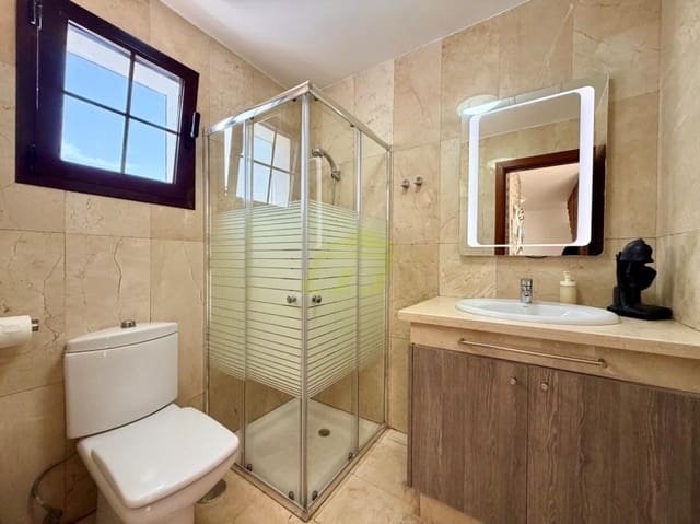2 sypialnia Willa na sprzedaż w Playa Blanca, Yaiza z basenem garażem - 420 000 € (Ref: 9872903)