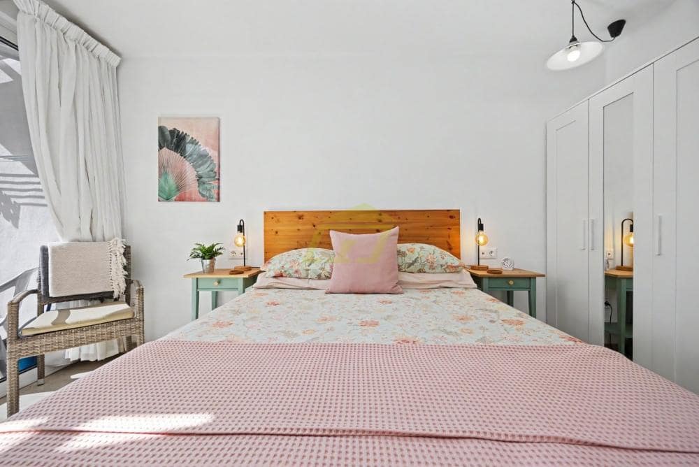 Studio na sprzedaż w Puerto del Carmen z basenem - 180 000 € (Ref: 9875621)